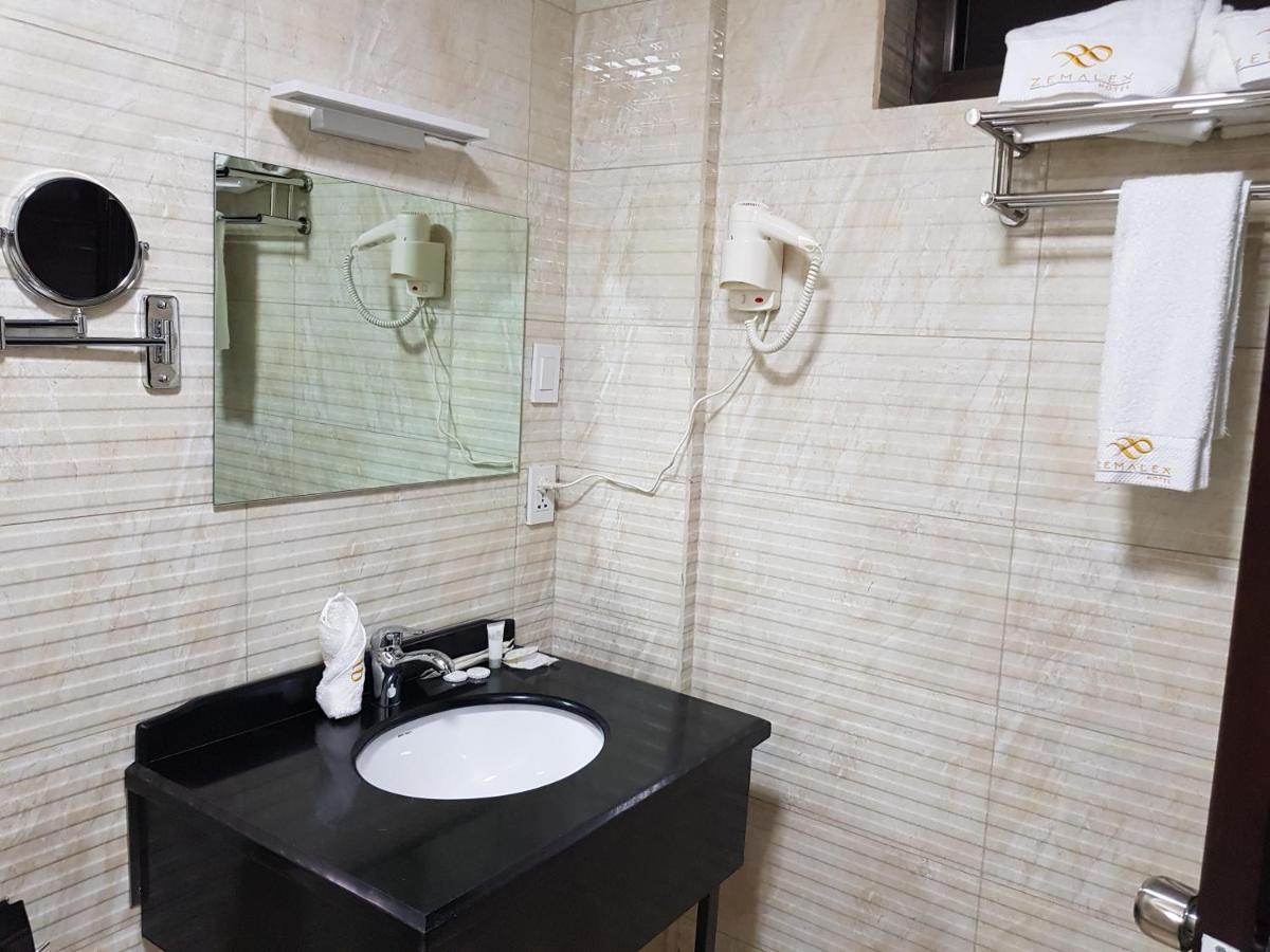 Zemalex Hotel Адис Абеба Екстериор снимка